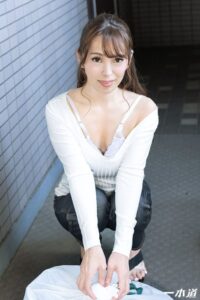 朝ゴミ出しする近所の遊び好きノーブラ奥さん 端希レイナ