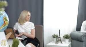 パンチラに誘われる僕のチンポ Elina / エリナ