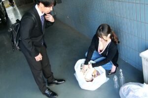 朝ゴミ出しする近所の遊び好きノーブラ奥さん 山岸あやな