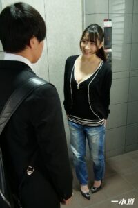 朝ゴミ出しする近所の遊び好きノーブラ奥さん 山岸あやな