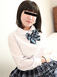 狙われた食べごろ制服娘
普段乗る駅でふとした瞬間に見かけた、とびきり可愛い食べごろな制服娘。狙った獲物を逃すまいと追いかけて、電車の中で歩み寄り、イタズラ！指やオモチャでパイパンおマンコを弄られ「やめて…！」と言いながらも、味わったことのない手さばきにカラダは反応してしまい、イッてしまう…。挙句の果てにはバックで生チンまでねじ込まれ、ザーメンを注入される。イヤなはずなのに電車で発情してしまった制服娘。電車を降りて悶々としながら歩いているとさっきの男に呼び止められ、いざホテルへ！制服娘の火照ったカラダをほぐそうと制服を脱がすとなかなかのデカパイ！乳首を舐めるとアンアンッ！喘ぎ声を出して感じまくり！超ドスケベ敏感体質へと開花した制服娘の痴態をご覧ください。

再生時間
00:56:25
出演
山中しおり 
シリーズ:
制服娘を電車でイタズラ