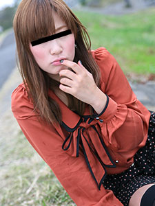 彼氏とのケンカでやけくそになった巨乳美女をお持ち帰りしました！ 前編
喧嘩していた旅行中のカップルを目撃。。。その場で彼氏に置いていかれた彼女に接近！傷心中の女の子は判断力が鈍るため、口説きやすいということで公衆トイレはどこにあるか、と切り出して声をかけてみた。泊るところもないというから、慰めがてら友達が借りてる部屋が空いているということで連れて行き、いろいろ話をし始めたら笑顔が出てきたので、これはイケるんじゃないか？と思ったら、やっぱり、ちょろかった！ちょっと脚に触れただけで、顔がエロくなって…。彼氏への罪悪感を抱きつつも、大きな胸を揉みしだき、乳首をコリコリされるともうスイッチオン！性欲には勝てなかった彼女に生で挿れて最後はたっぷり中出ししちゃいました！

再生時間
00:55:25
出演
神木なな 
年齢
20歳
3サイズ
B85 W60 H87