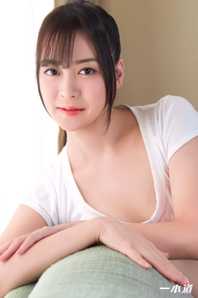 乳首ビンビンのヤバい女
